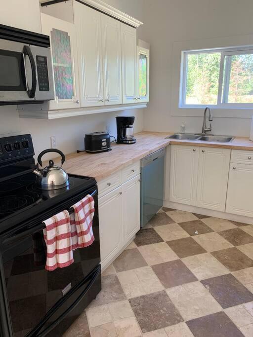 Country Home, Sleeps 6 Pets Friendly Port Alberni Esterno foto